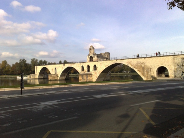 Sur le pont d'Avignon... Le pont Saint-BÈnezet
